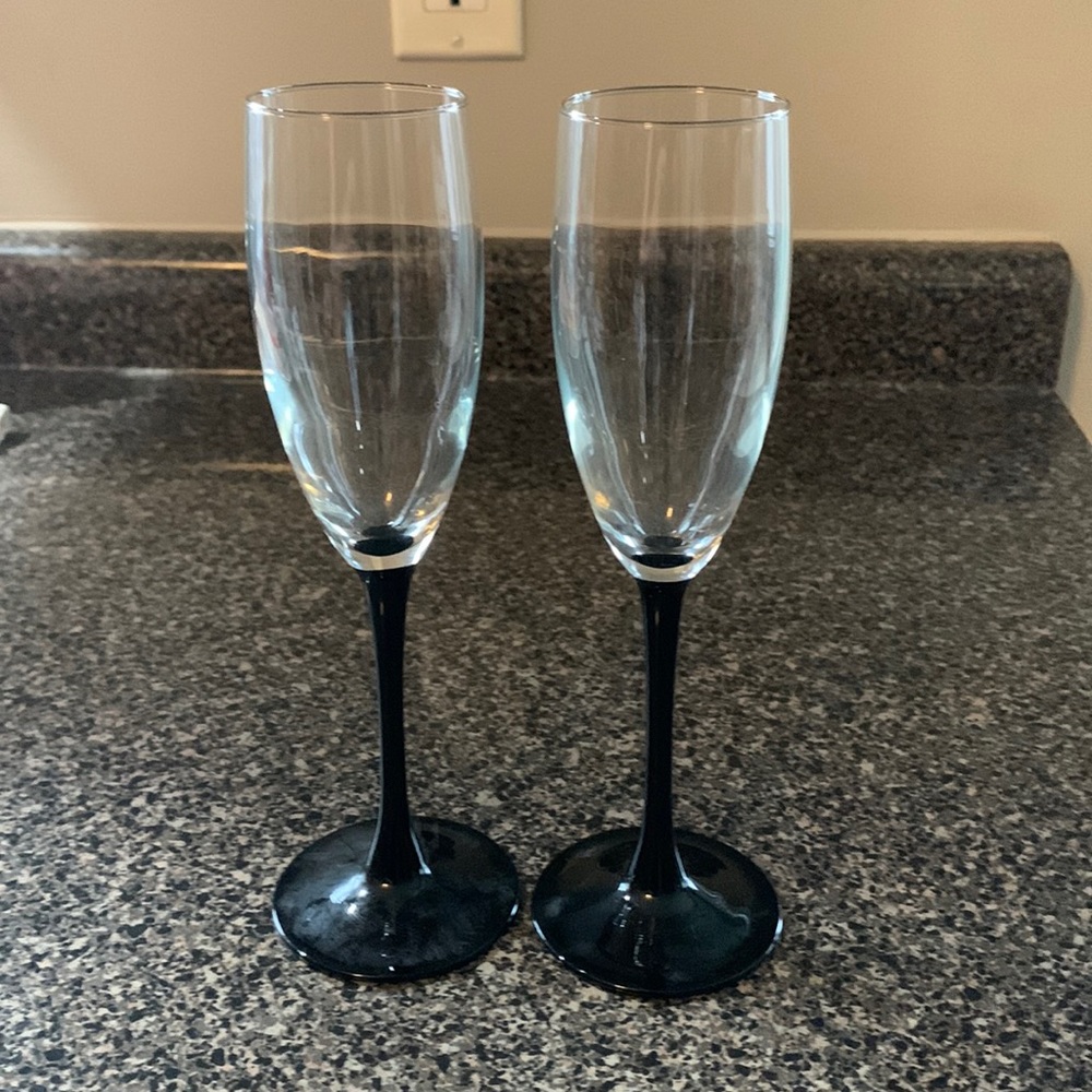 Luminarc Champagne Flutes with Black Stem